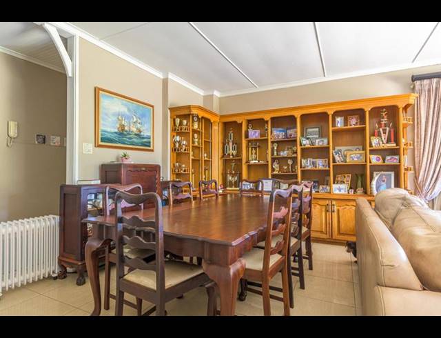 6 BEDROOM TOWNHOUSE FOR SALE IN OAK PARK